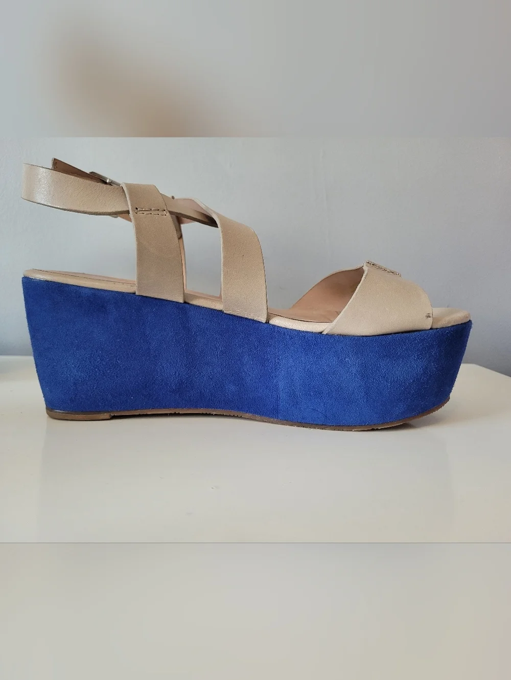 Pour La Victoire Noelle Flatforms, GUC, Size 9.5